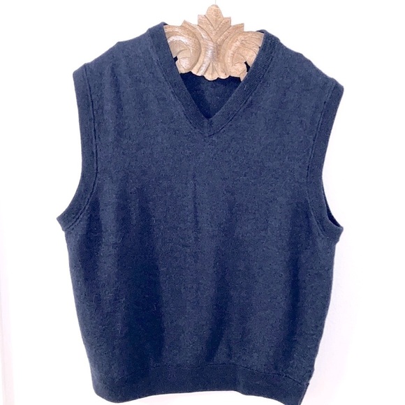 TURNBURY V-Neck Merino Wool Sweater Vest - Picture 1 of 4